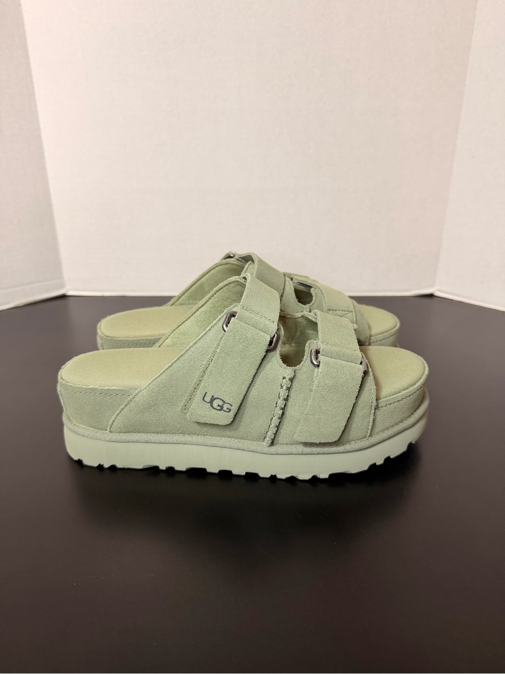 Women’s UGG goldenstar hi slide